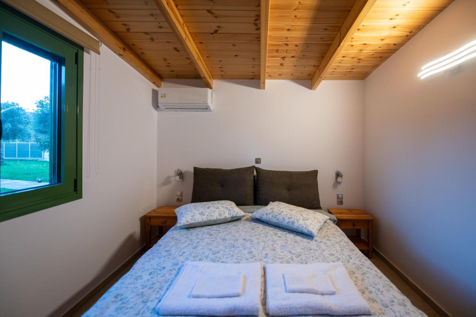 House By The Sea Aigio Exterior foto