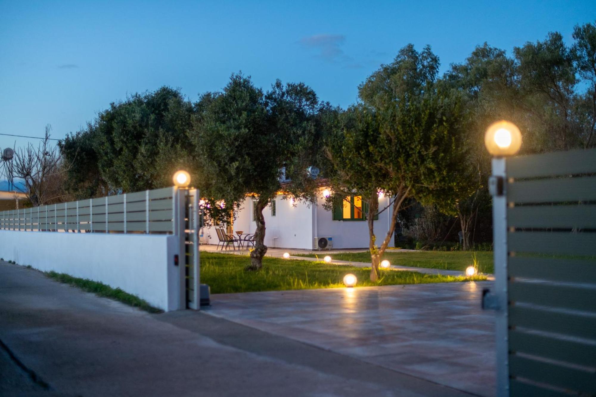 House By The Sea Aigio Exterior foto