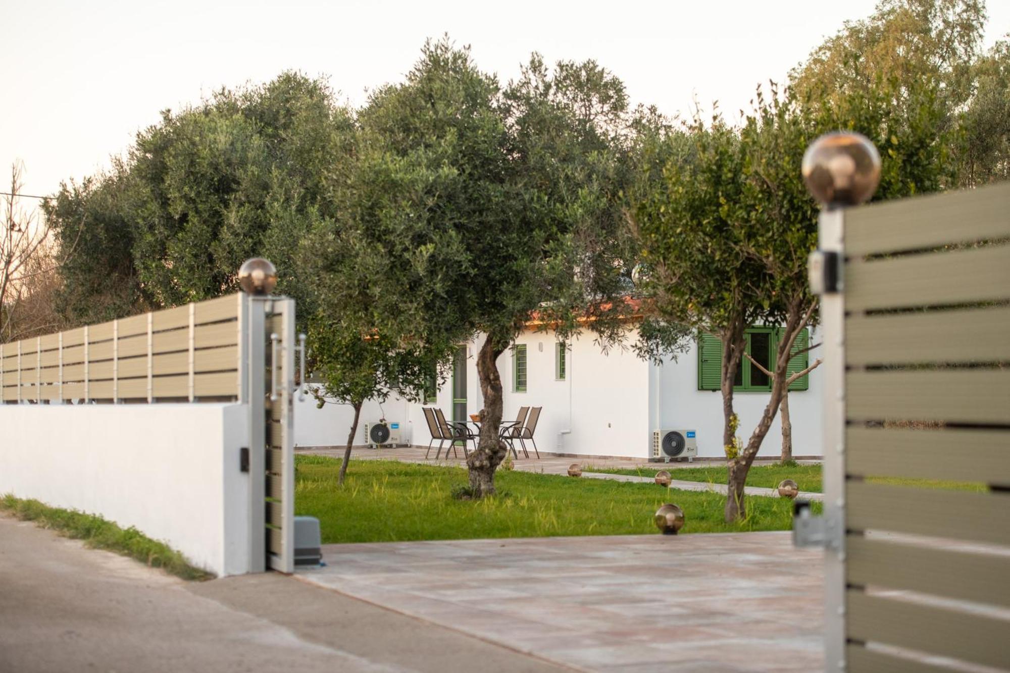 House By The Sea Aigio Exterior foto