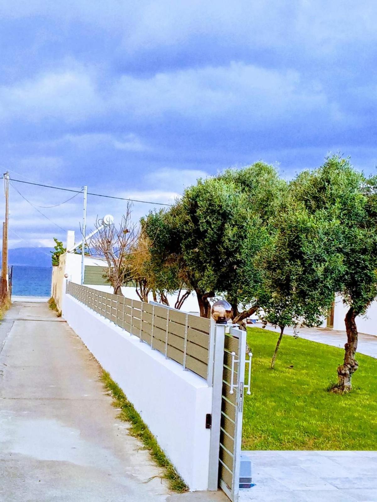 House By The Sea Aigio Exterior foto