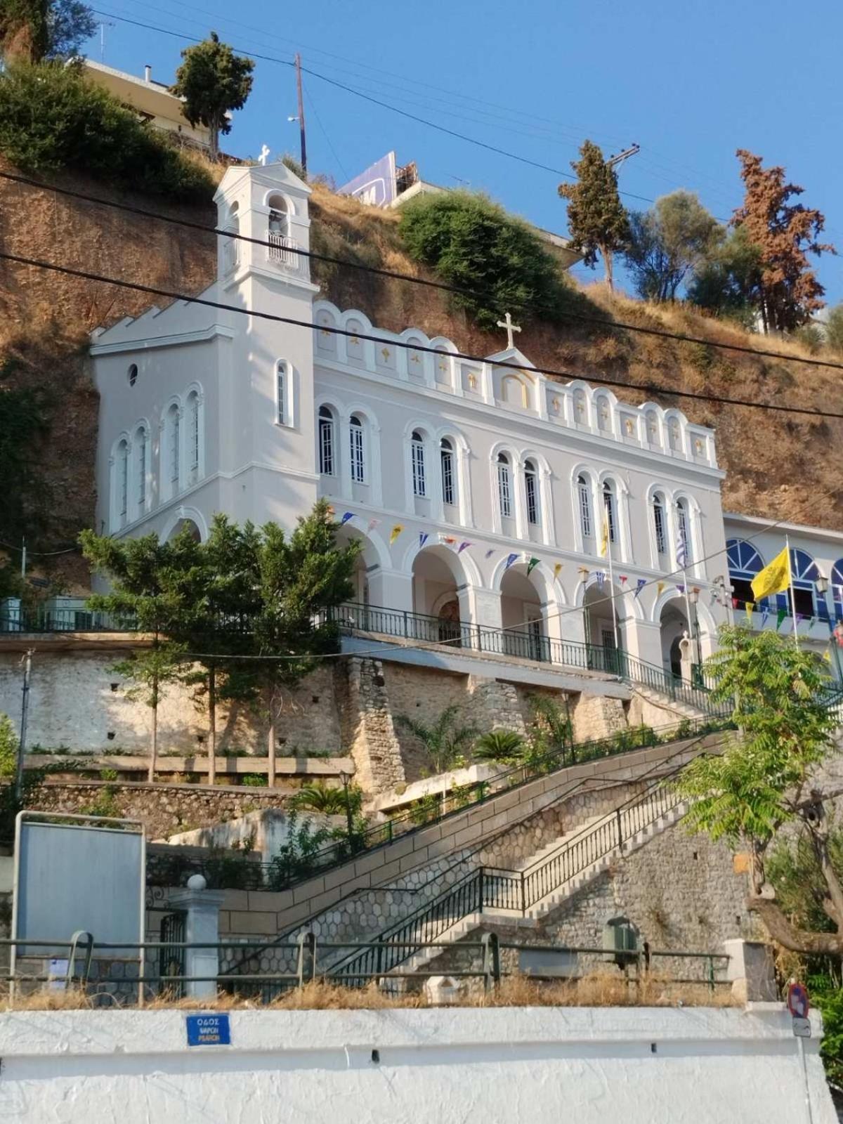 House By The Sea Aigio Exterior foto